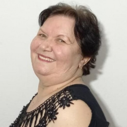 Ana Lucia Pinto de Faria