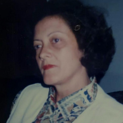 Nivia Marta de Oliveira Faria